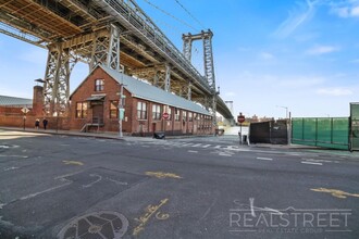 349-351 Kent Ave in Brooklyn, NY - Building Photo - Floor Plan