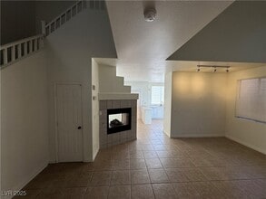 2721 Pan Pacific Rd in Las Vegas, NV - Foto de edificio - Building Photo