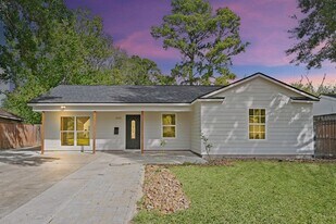 10211 Glenmawr Dr in Houston, TX - Building Photo