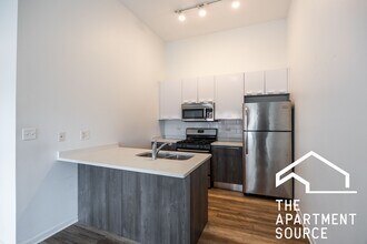 2700 W North Ave, Unit 205 in Chicago, IL - Foto de edificio - Building Photo