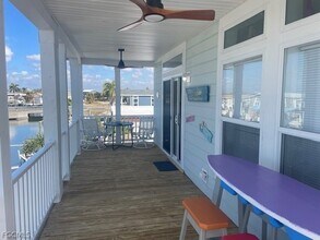 2951 York Rd in Saint James City, FL - Foto de edificio - Building Photo