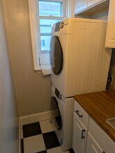 81 Gladstone St, Unit 2 in Boston, MA - Foto de edificio - Building Photo