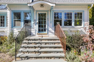 53 Noroton Ave in Darien, CT - Building Photo - Building Photo