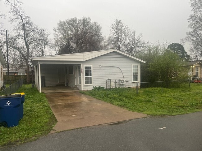 property at 203 N 6th St