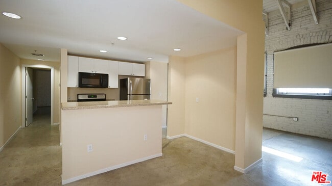 property at 922 W 23rd St