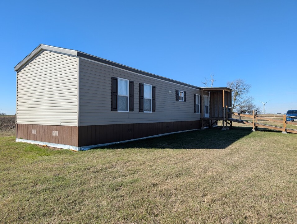 362 Co Rd 169 in Mart, TX - Building Photo