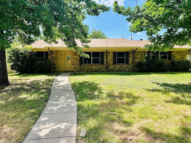 3013 Abston Dr in Mesquite, TX - Building Photo
