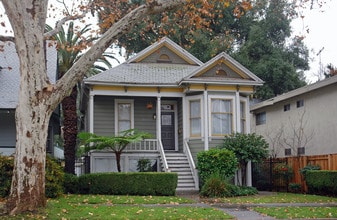 2814 H St in Sacramento, CA - Building Photo - Building Photo