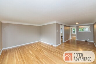 4933 Monticello Blvd in Richmond Heights, OH - Building Photo - Building Photo