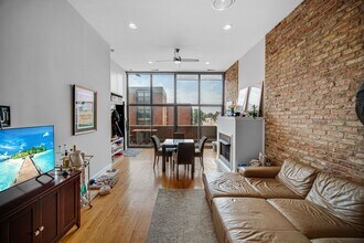 1552 W Fullerton Ave in Chicago, IL - Building Photo - Building Photo