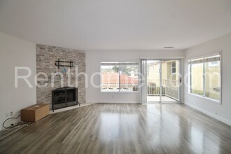 2528 Navarra Dr in Carlsbad, CA - Building Photo - Building Photo
