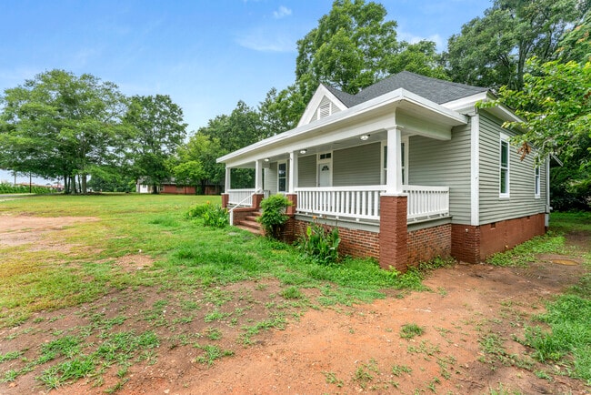 727 E Broadway St in Griffin, GA - Building Photo - Building Photo