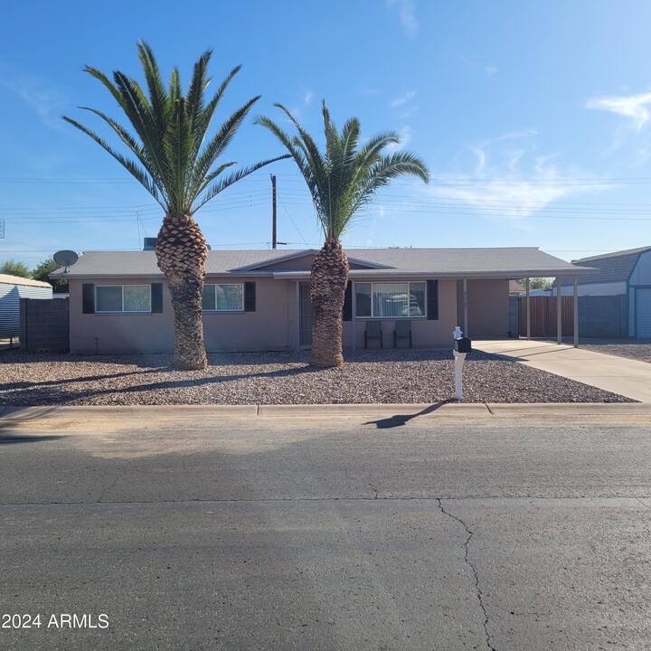 9047 E Crescent Ave in Mesa, AZ - Building Photo