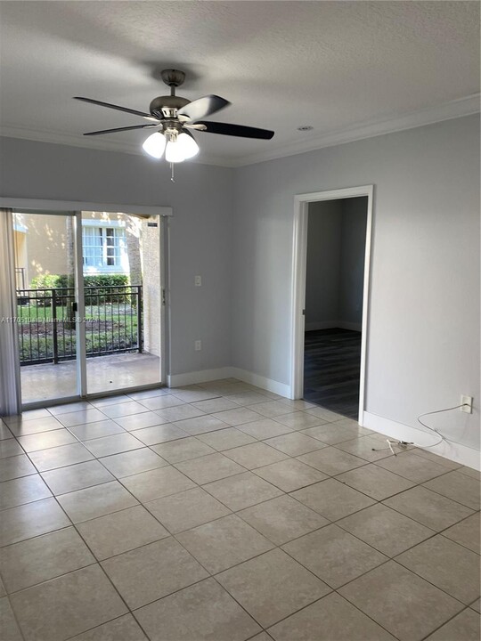 231 SW 116th Ave, Unit 101 in Pembroke Pines, FL - Building Photo