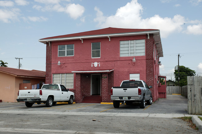 265 E 7th St in Hialeah, FL - Building Photo - Building Photo