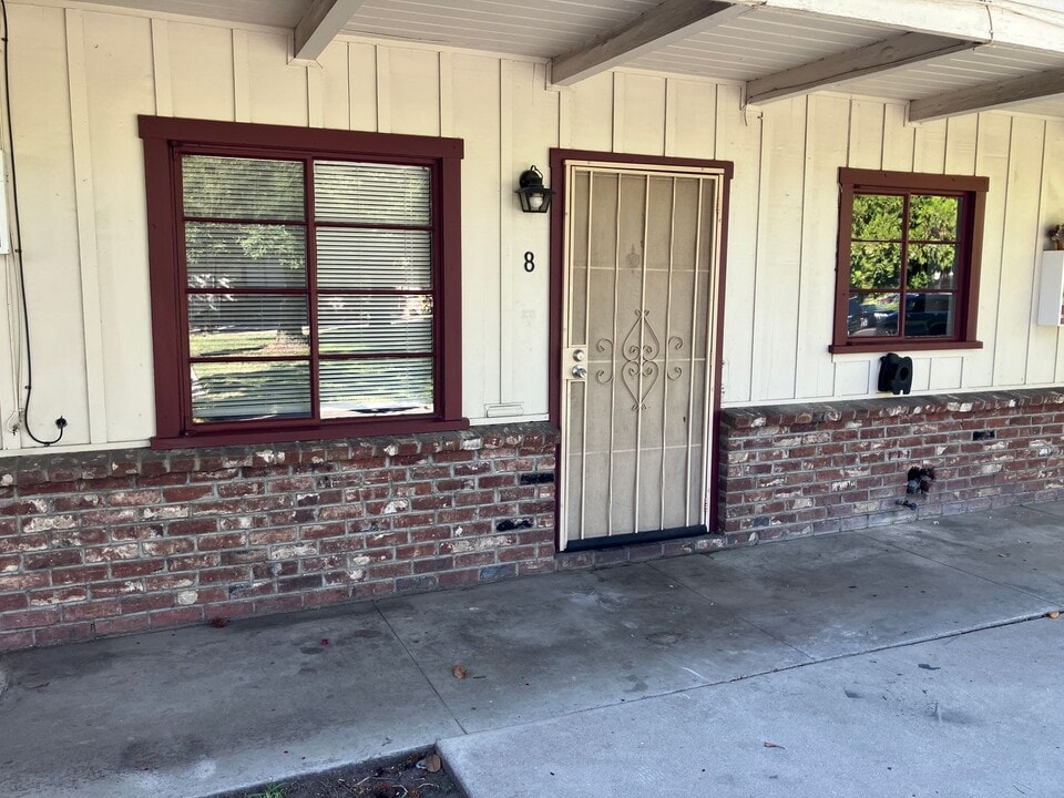 1130 Stoddard Ave in Modesto, CA - Building Photo