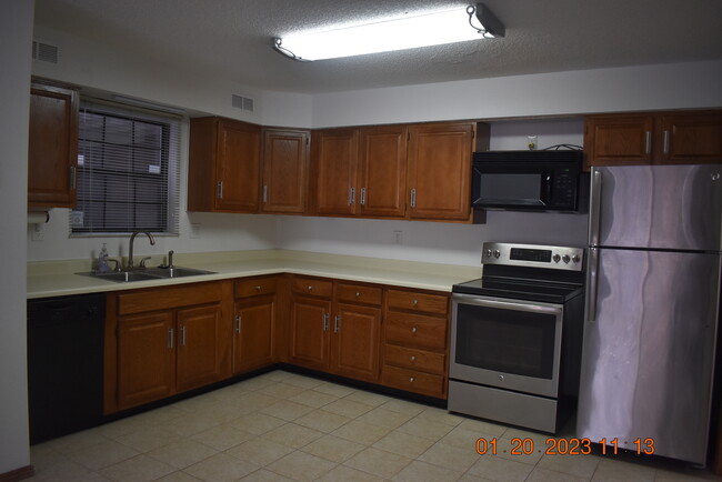 12043 W Cross Dr, Unit 205 in Littleton, CO - Building Photo - Building Photo