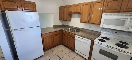 7321 NW 85th St in Tamarac, FL - Building Photo - Building Photo