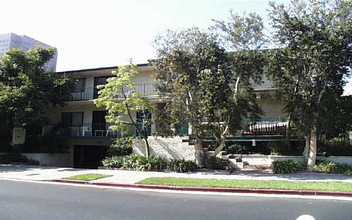 1105 S Barrington Ave in Los Angeles, CA - Building Photo - Building Photo