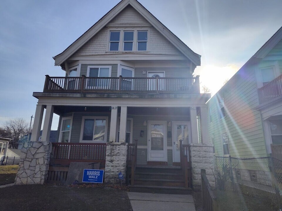 2467 W Auer Ave in Milwaukee, WI - Building Photo