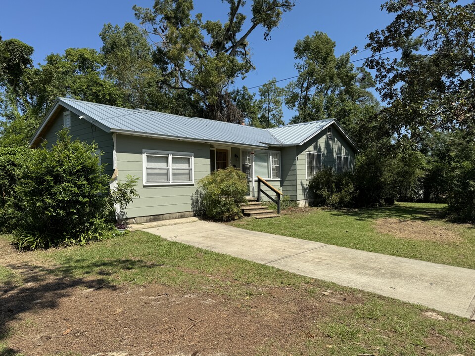 1806 Lenora Dr in Tallahassee, FL - Foto de edificio
