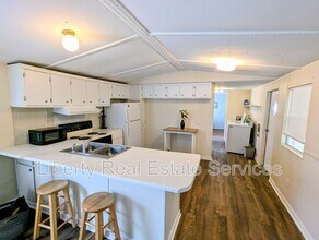 106 Faye Dr in Midway, GA - Building Photo - Building Photo
