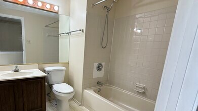 4742 Hawksbury Rd in Pikesville, MD - Building Photo - Building Photo