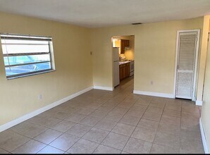 1734 Gladys St, Unit 1734 Gladys St Largo front unit in Largo, FL - Building Photo - Building Photo