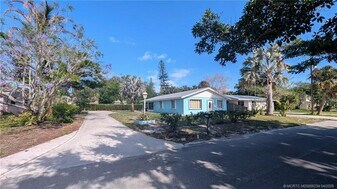 1097 NE Kubin Ave in Jensen Beach, FL - Building Photo