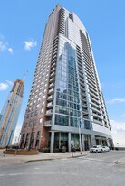 450 E Waterside Dr in Chicago, IL - Building Photo