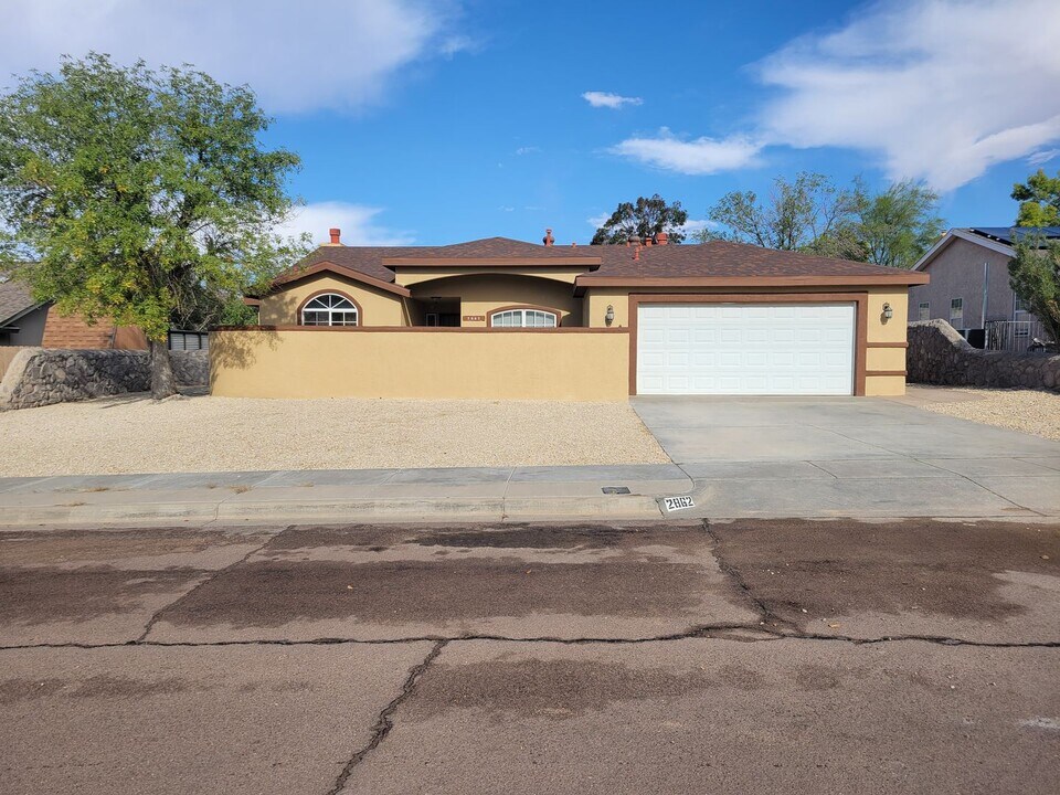 2862 Cloudcroft Cir in Las Cruces, NM - Building Photo