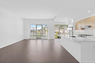 143 Old River Rd in Edgewater, NJ - Foto de edificio - Building Photo