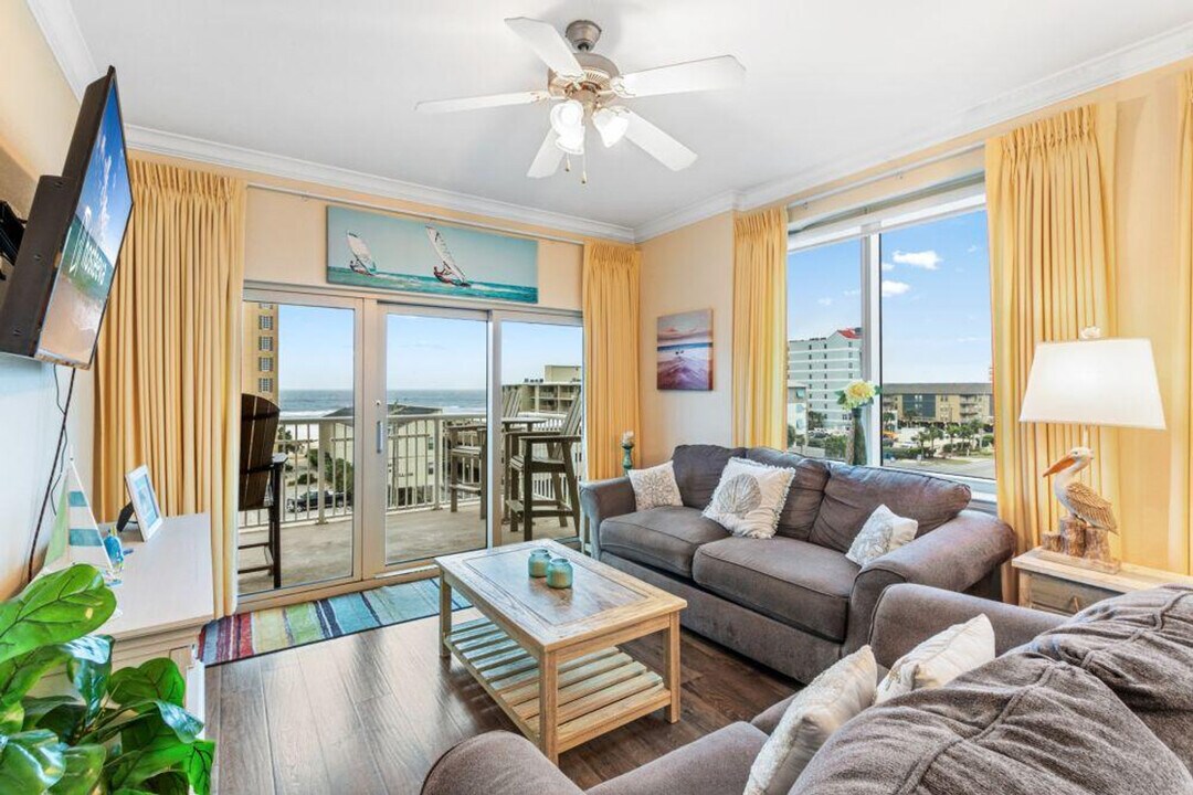1010 W Beach Blvd in Gulf Shores, AL - Foto de edificio