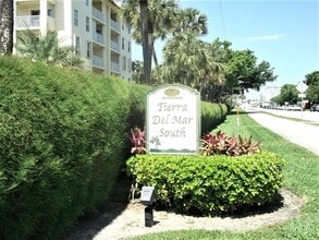 951 De Soto Rd, Unit 427 in Boca Raton, FL - Building Photo - Building Photo