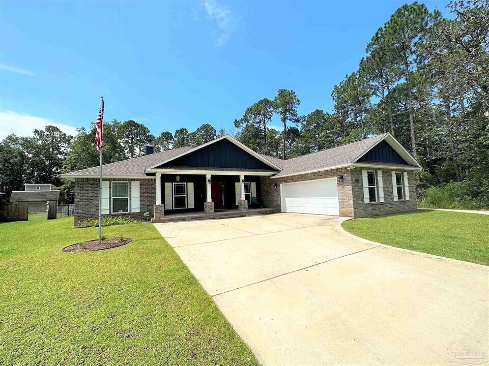 3341 Sunset Bayou Dr in Milton, FL - Building Photo