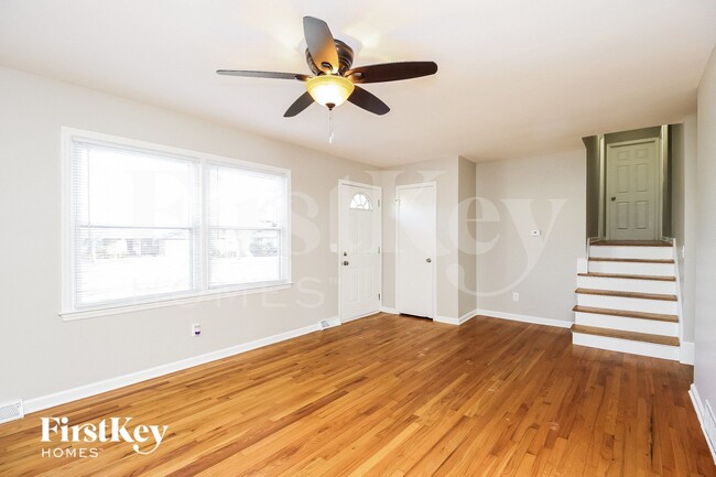 7310 Flint Dr in Shawnee, KS - Building Photo - Building Photo