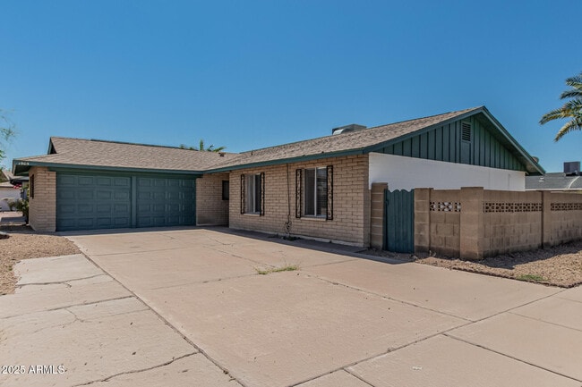 property at 1905 E Cairo Dr