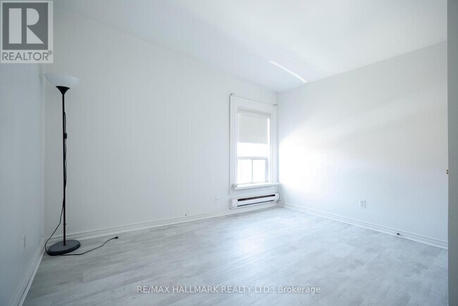 37 Holland St W in Bradford West Gwillimbury, ON - Building Photo - Building Photo