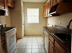 203 Maryland Dr, Unit B in Luling, LA - Foto de edificio - Building Photo