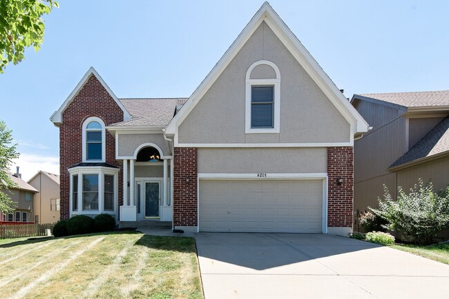 8201 W 121st Terrace in Overland Park, KS - Building Photo - Building Photo