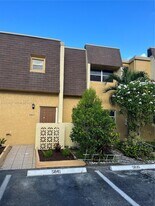 5841 Blueberry Ct in Lauderhill, FL - Building Photo