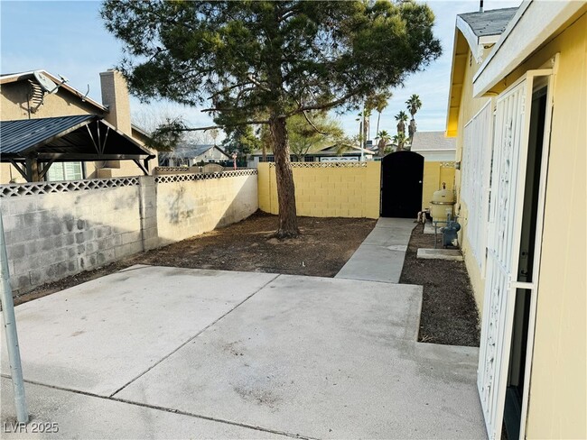 5625 Oxbow St in Las Vegas, NV - Building Photo - Building Photo