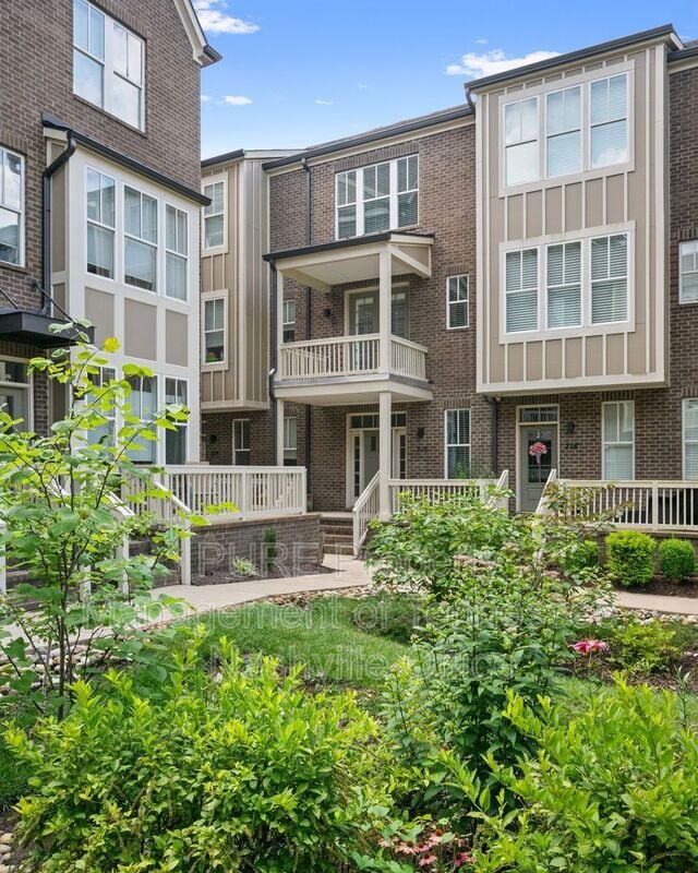 property at 215 Porter Village Cir