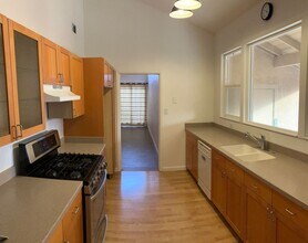 1206 Mt Vernon Dr in Modesto, CA - Building Photo - Building Photo