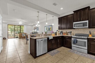 8121 Roseville Blvd in Davenport, FL - Foto de edificio - Building Photo