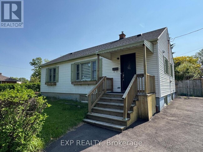 13 McPhail Crescent in St Catharines, ON - Building Photo - Building Photo
