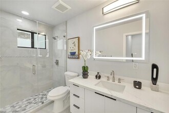 6021 SW 19th St in Miami, FL - Building Photo - Building Photo