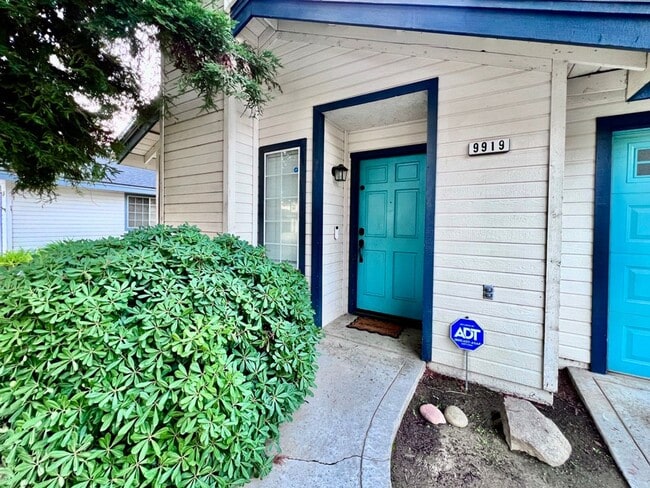 9919 N Canyon Creek Ln in Fresno, CA - Building Photo - Building Photo