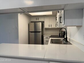13211 North 21st Pl in Phoenix, AZ - Foto de edificio - Building Photo