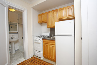 Cumberland Apartments in Brooklyn, NY - Building Photo - Interior Photo